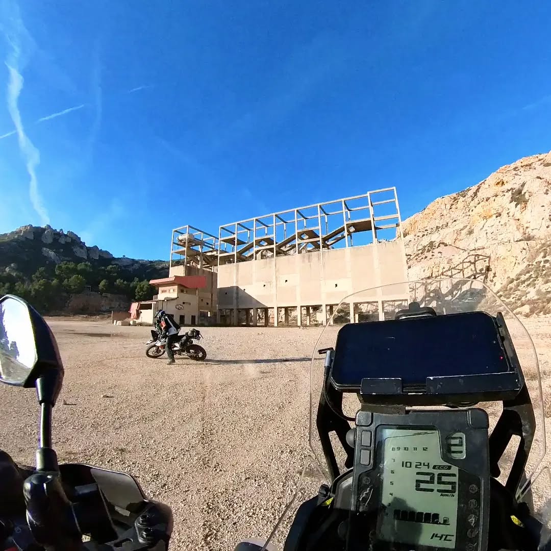 Urbex
#urbexmoto #urbex #ktm690enduro #tenere700 #yamaha #offroadmoto #advrider #adventureriding #southoffrance #advmoto #transeurotrail#xladv